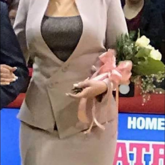 Suit - Picture 1 of 2